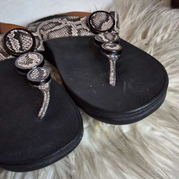 Fit Flop Faux Snake Halo Platform Sandals 9 - Picture 5 of 9